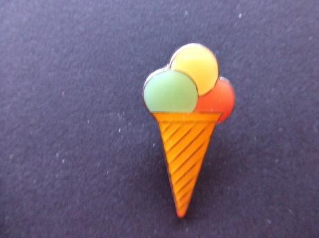 IJshoorntje drie bolletjes